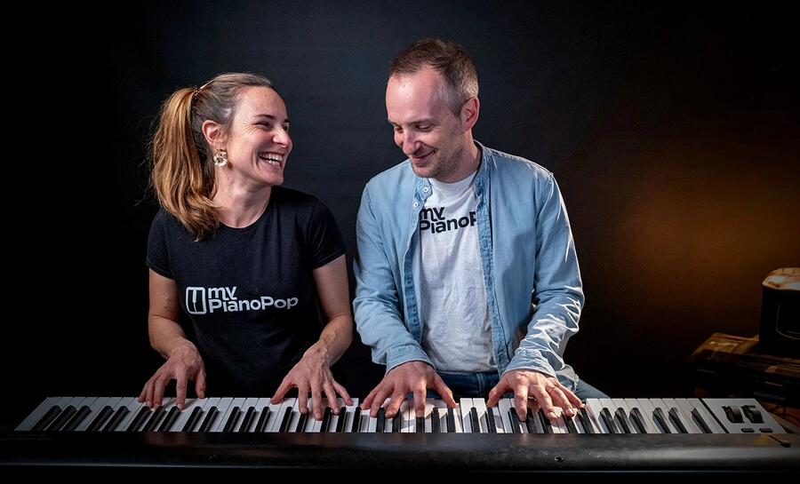 MPP_Photo-Equipe-studio_Janv2026L1023548_1-1-_1_ apprendre le piano adulte